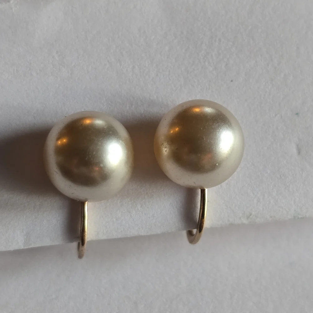 Vintage earrings screwback gold filled faux pearl pearlcore dainty classic